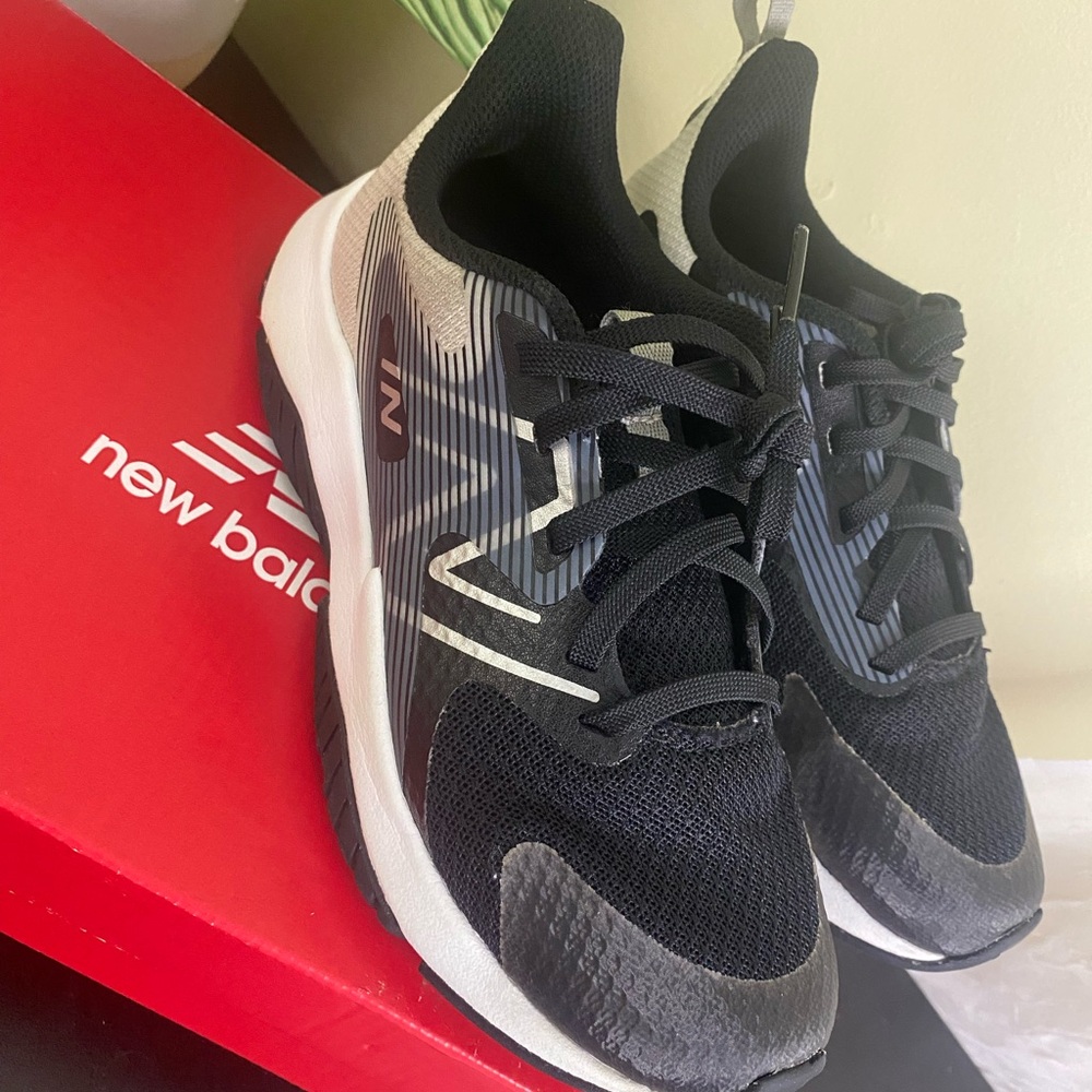 Boy's Sneakers & Athletic Shoes New Balance Kids Rave Run v2 (Big Kid) Size (2)